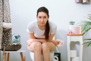 Sangue no papel higiênico: quando se preocupar e quem procurar